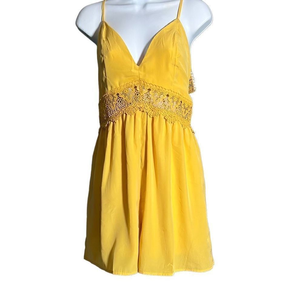 Love Tree Women's Sleeveless Crochet Open Back Yellow Romper Size S NWT